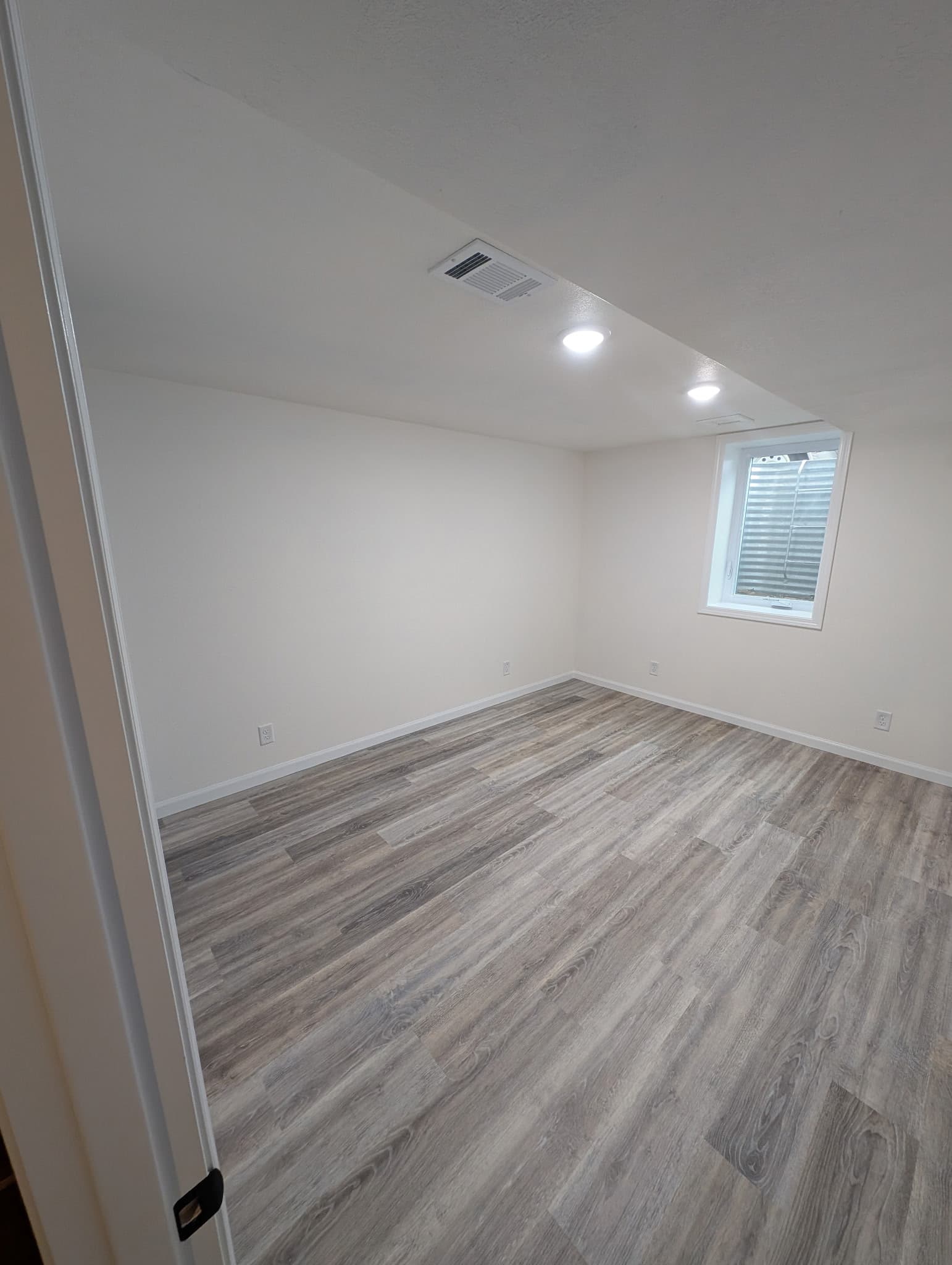 Wall repair and finish services