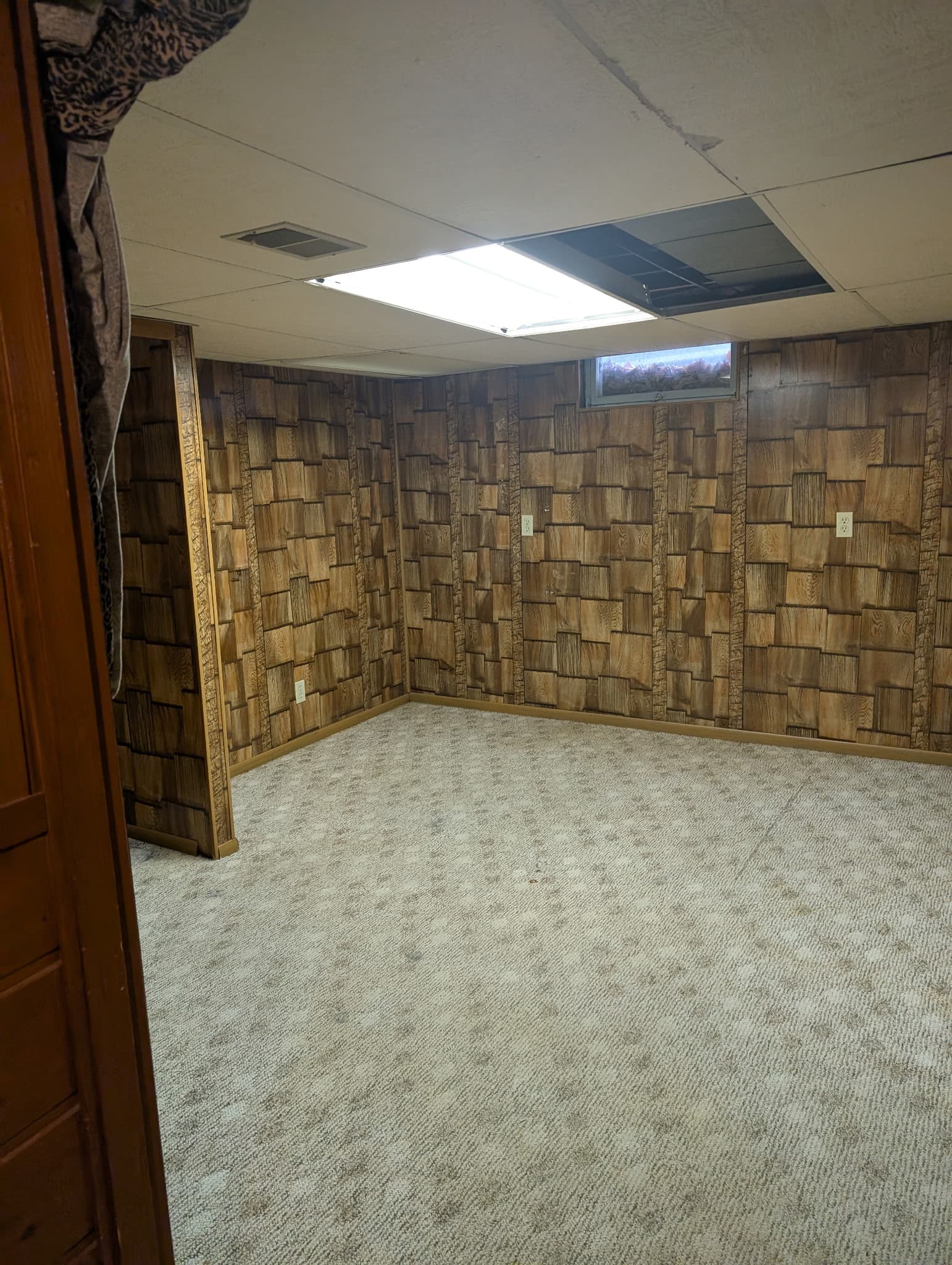 Wall repair and finish services